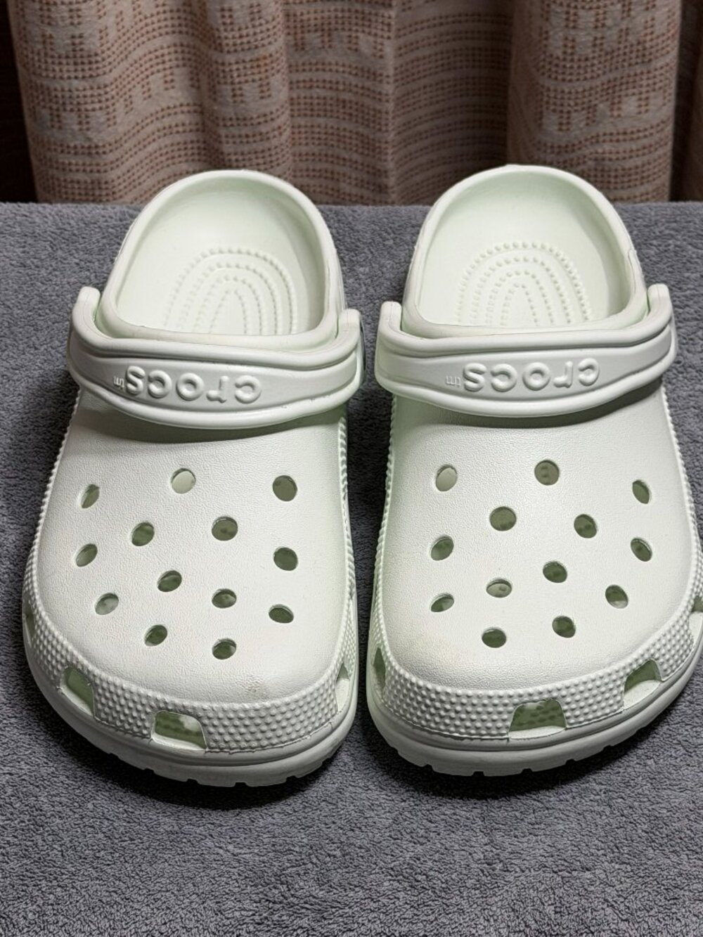 Crocs Mint Green Classic Clog - Size 7